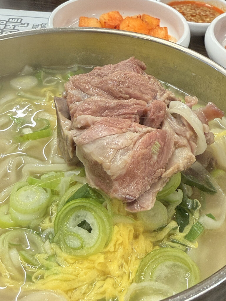 뼈칼국수